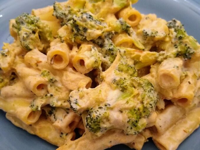 creamy rigatoni and broccoli