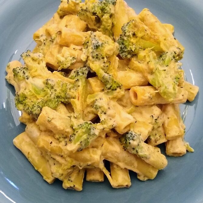 30 minute creamy rigatoni and broccoli