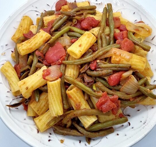 Pasta with Green Beans and Onions