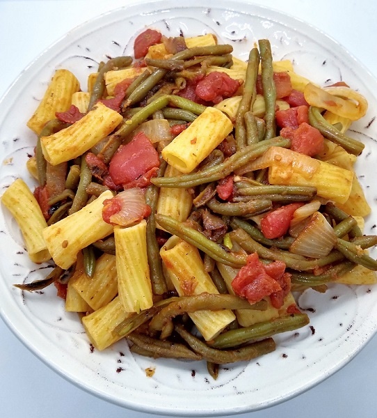 Pasta with Green Beans and Onions