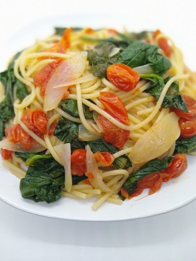 Spinach and Tomatoes with Spaghetti