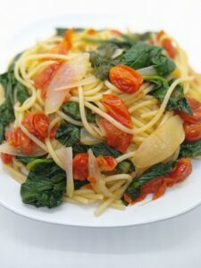 spaghetti with spinach and tomatoes