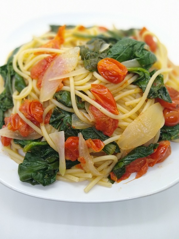 spaghetti with spinach and tomatoes