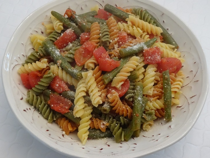 Tri-Color Pasta with green beans
