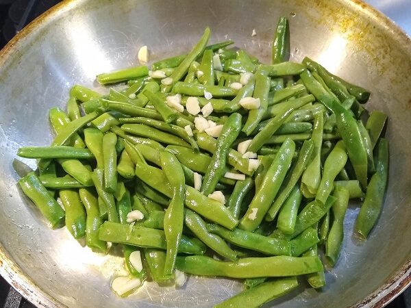 add green beans and garlic