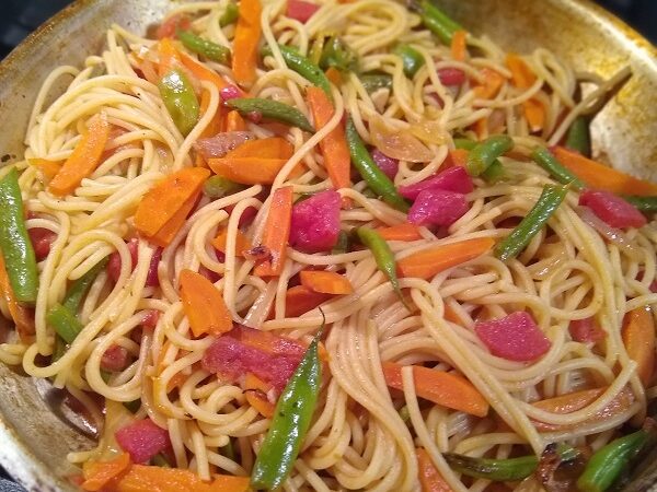 add pasta to green beans and carrots