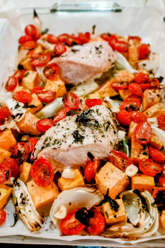 Baked Chicken and Cherry Tomatoes_baked