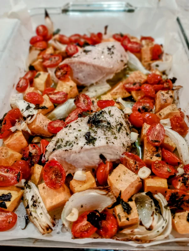 Baked Chicken and Cherry Tomatoes_baked