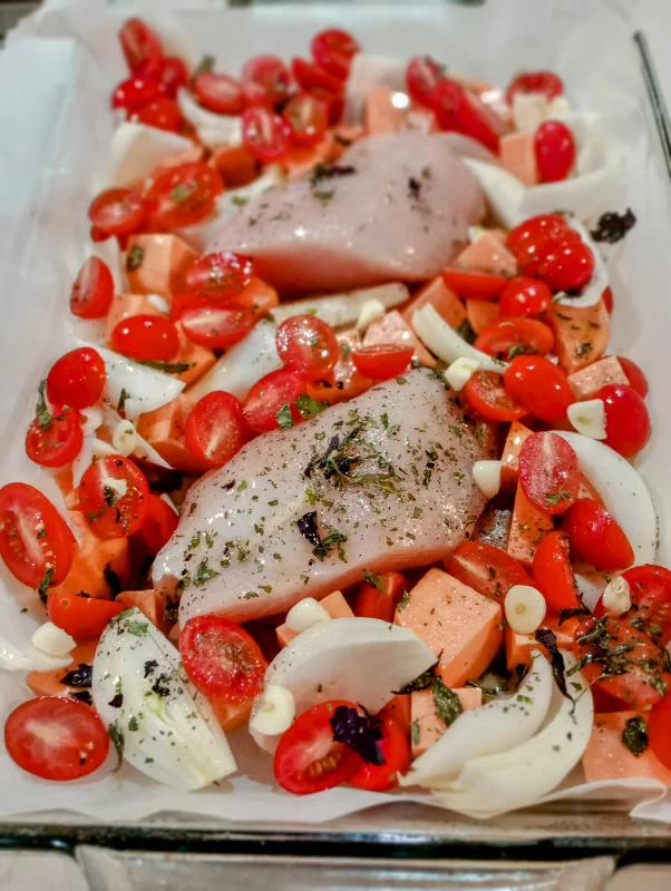 Baked Chicken and Cherry Tomatoes_seasoned
