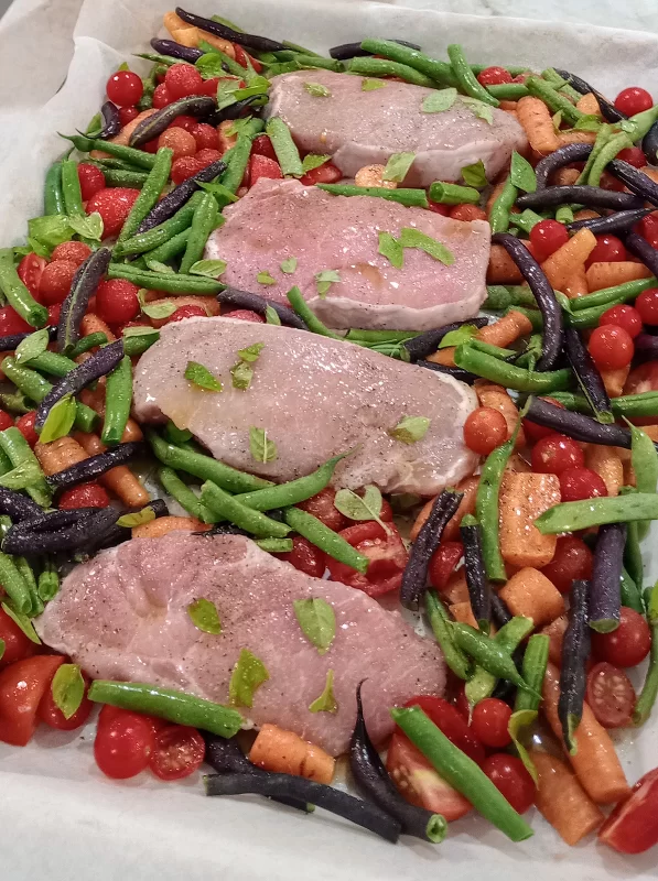 Baked Pork With Cherry Tomatoes and Green Beans_before