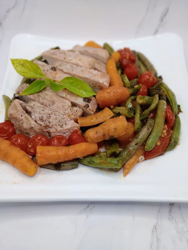 Baked Pork With Cherry Tomatoes and Green Beans_feature