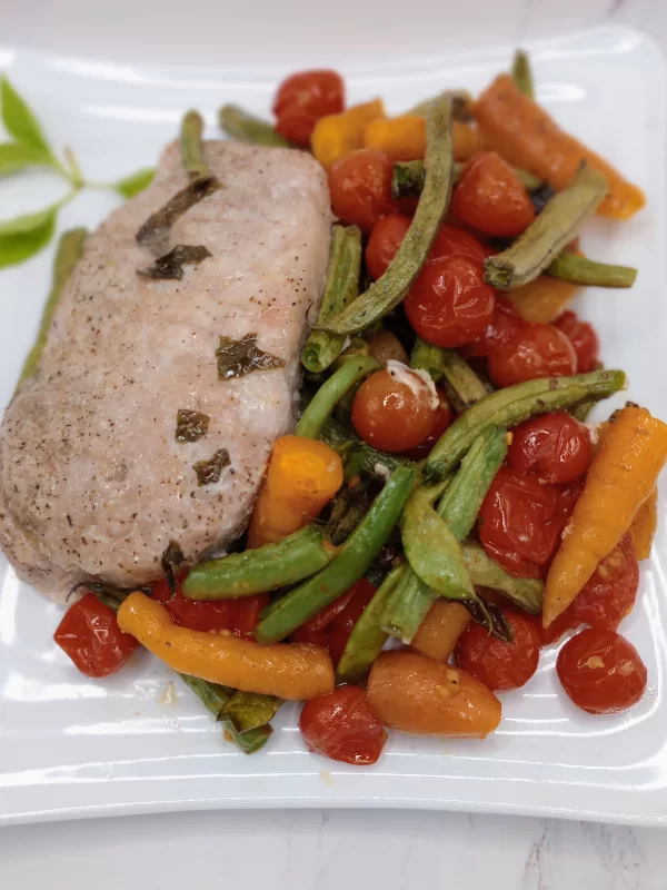 Baked Pork With Cherry Tomatoes and Green Beans_top