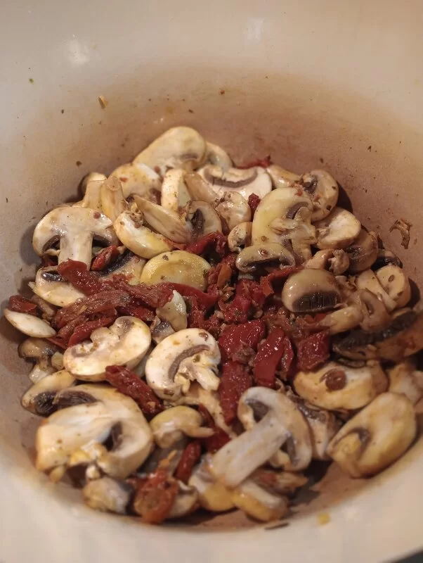 Gnocchi and Mushrooms with Sundried Tomatoes Add Vegetables Gnocchi and Mushrooms with Sundried Tomatoes Add Vegetables