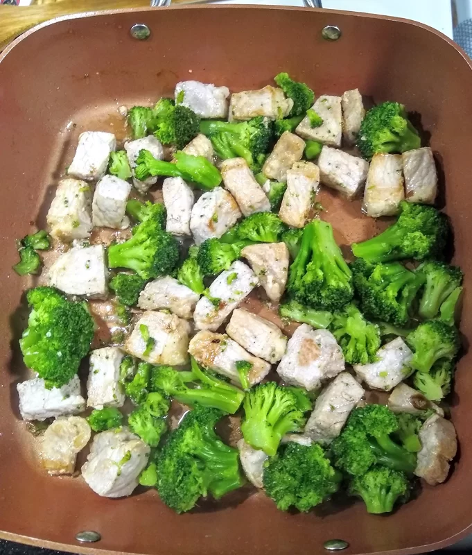 Orange Pork with Broccoli: Sauté Broccoli
