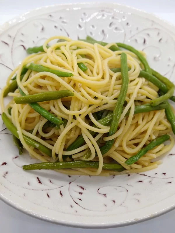 Pasta Aglio e Olio and Green Beans: Content Image