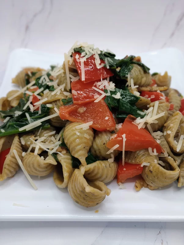 Spinach in Pasta with Peppers