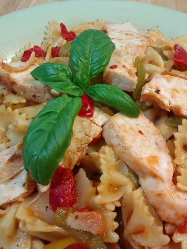 Quick Chicken Dinner with Farfalle and Peppers