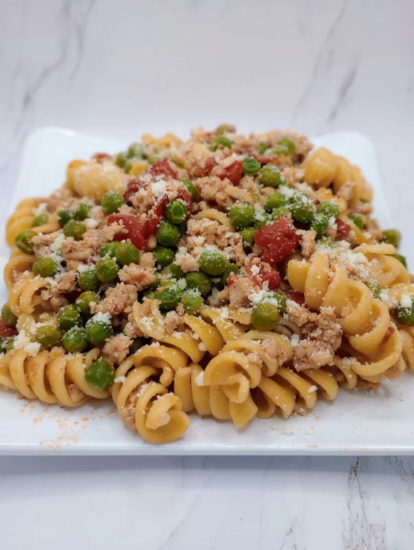 Rotini Pasta and Chicken with Peas