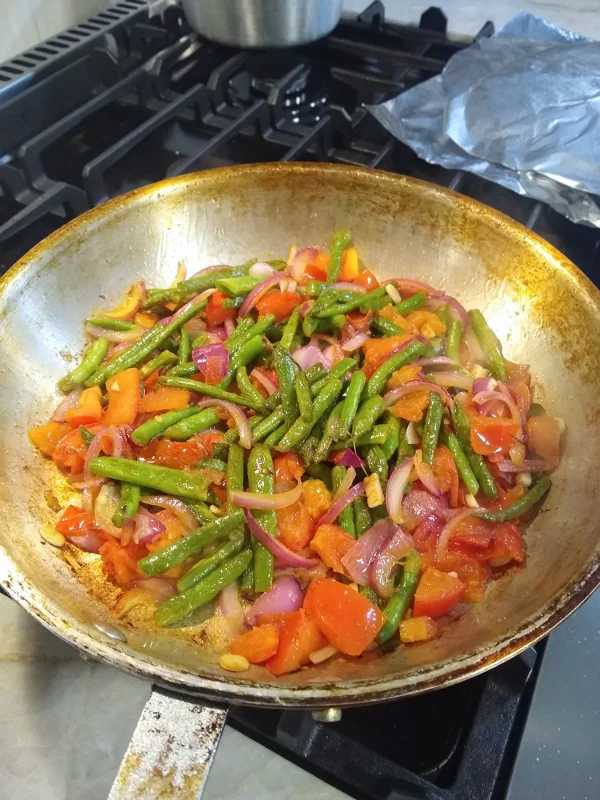 Stir Fry Cabbage with Green Beans: Sauté Vegetables