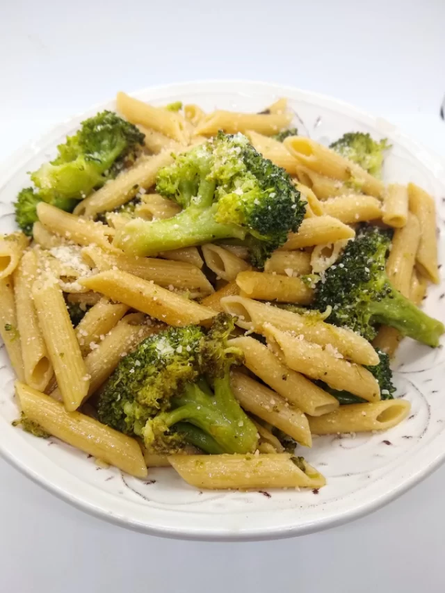 Whole Wheat Pasta Aglio E Olio with Broccoli: Feature Image
