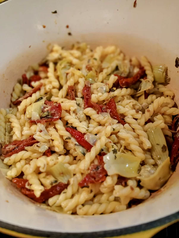 pasta with artichokes and sundried tomatoes finished