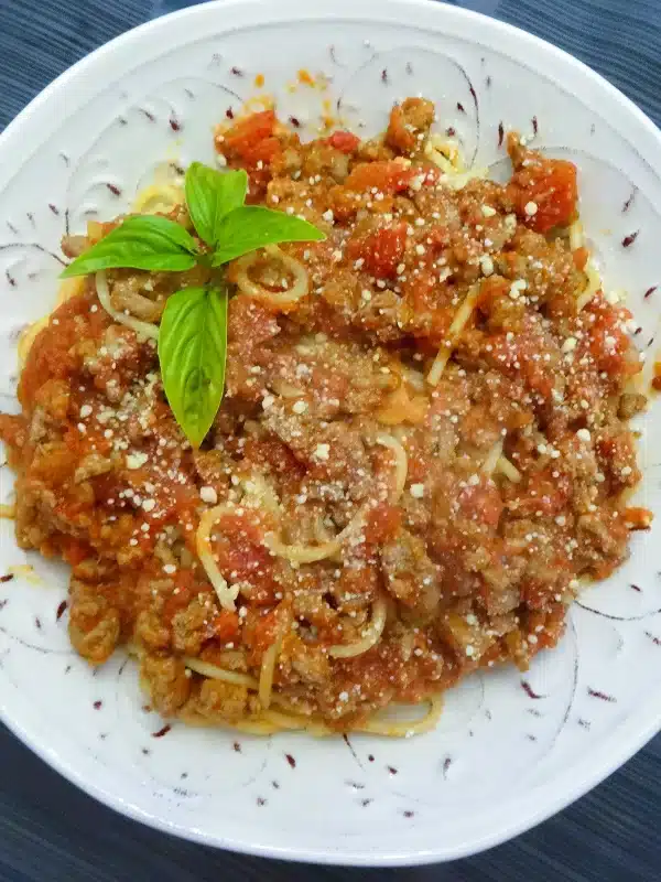 turkey bolognese recipe with pasta and basil